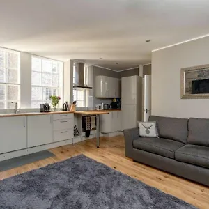 Beautiful Newly Decorated Flat On The Royal Mile! Edinburgh